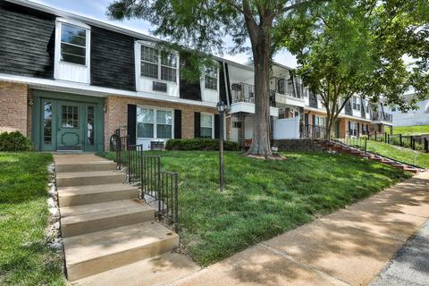 1706 Herault Pl #B, Saint Louis, MO 63125