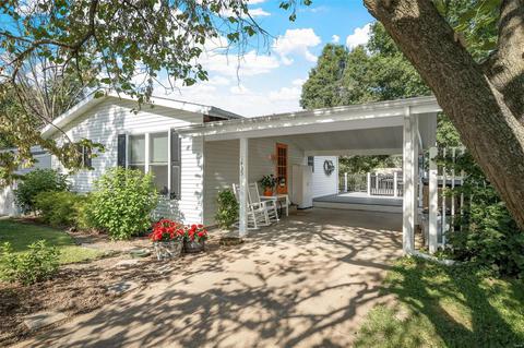 1435 Ramona Ln, Saint Charles, MO 63304