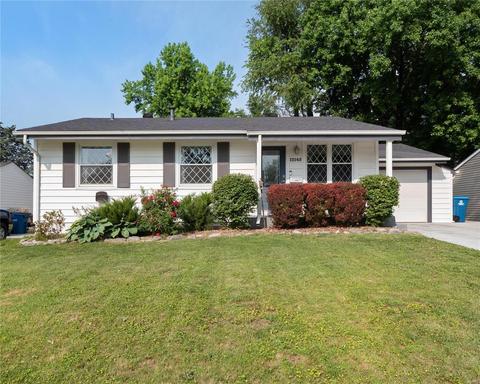 12145 Hillcrest Pl, Maryland Heights, MO 63043