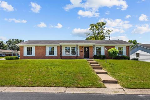 424 Elmhurst Dr, Saint Charles, MO 63301