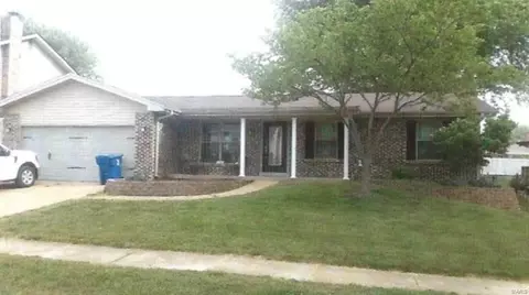 2345 Pierwood Dr, Saint Louis, MO 63129