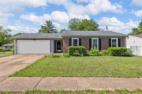 24 Westwood Estates Dr, Saint Peters, MO 63376