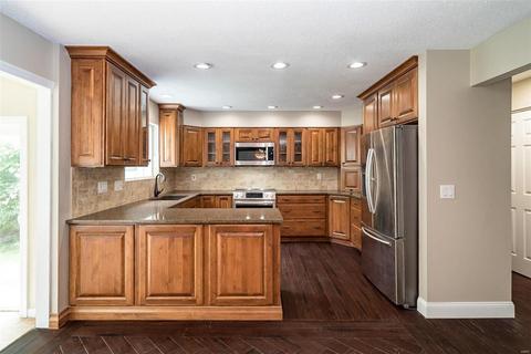 154 Hickory Tree Ct, Ballwin, MO 63011 photo 9