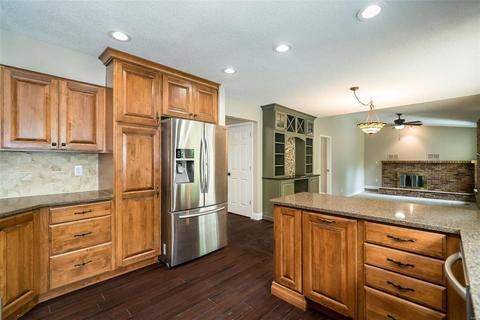 154 Hickory Tree Ct, Ballwin, MO 63011 photo 8