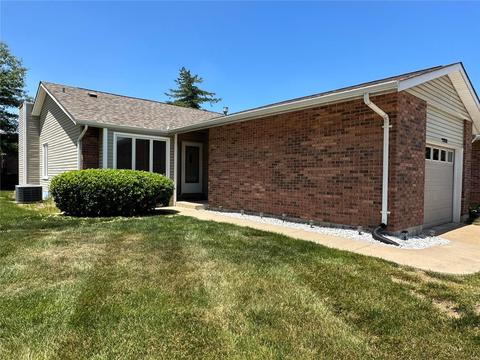 1109 Chase Dr, Lake Saint Louis, MO 63367