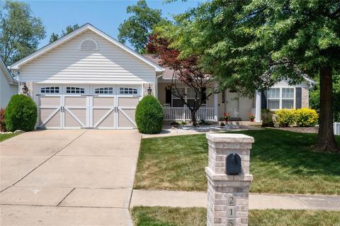215 Highland Meadows Dr, Wentzville, MO 63385