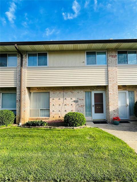 10072 Sakura Dr, Saint Louis, MO 63128