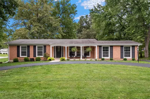 839 Claymont Dr, Ballwin, MO 63011