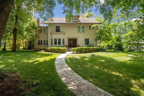 32 Oak Ter, Webster Groves, MO 63119