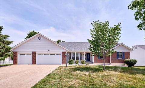 1127 Whispering Pines Dr, Dardenne Prairie, MO 63368