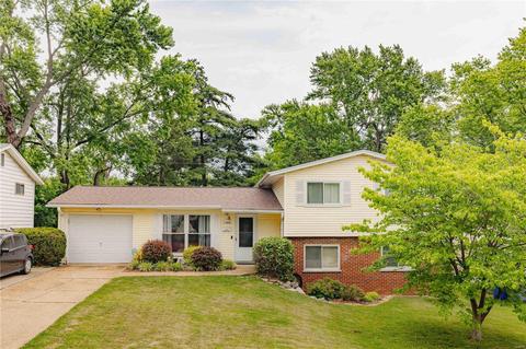 11000 Saxonhall Dr, Bridgeton, MO 63044