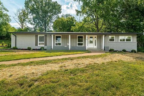 70 Morwood Ln, Creve Coeur, MO 63141