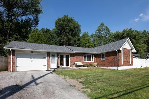 3320 Elm St, Saint Charles, MO 63301