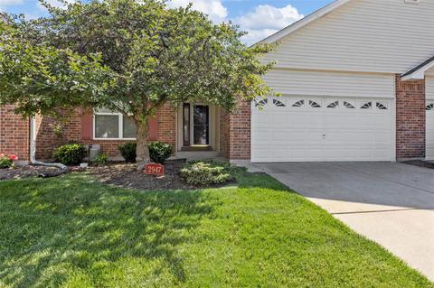 2947 Twin Ridge Dr #18B, Saint Charles, MO 63301