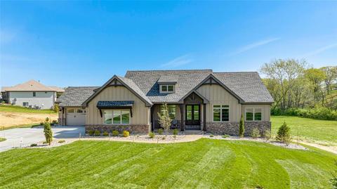 102 Tuscany Meadow Dr, Defiance, MO 63341
