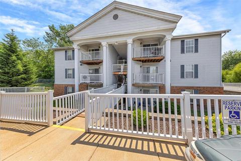 12400 Somerset Place Dr #L, Saint Louis, MO 63128