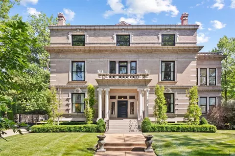 6251 Mcpherson Ave, Saint Louis, MO 63130