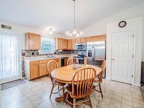 475 Chatham Dr, O'fallon, MO 63366 photo 6