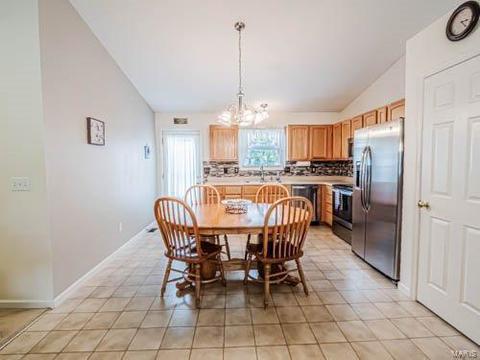 475 Chatham Dr, O'fallon, MO 63366 photo 4