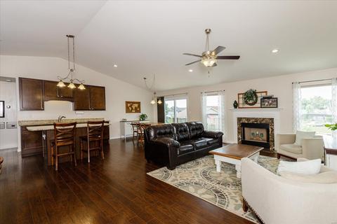 400 Shady River Dr, O'fallon, MO 63366 photo 2