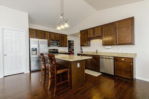 400 Shady River Dr, O'fallon, MO 63366 photo 4