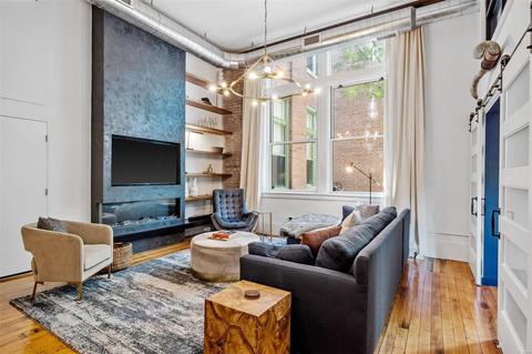 4242 Laclede Ave #112, Saint Louis, MO 63108