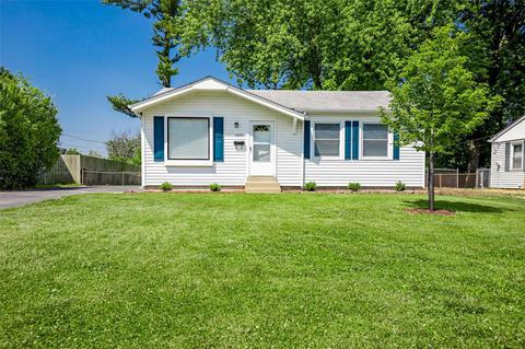 12151 Belaire Pl, Maryland Heights, MO 63043