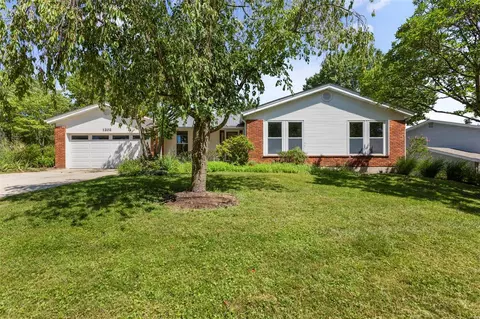 1202 Beaver Creek Rd, Chesterfield, MO 63017