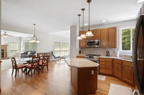 1100 New Ballwin Oaks Dr, Ballwin, MO 63021 photo 5