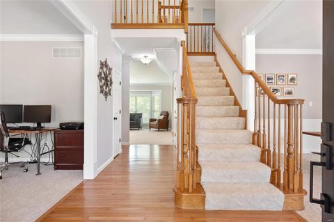 1100 New Ballwin Oaks Dr, Ballwin, MO 63021 photo 2