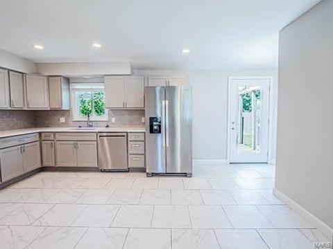 402 Raymond Dr, O'fallon, MO 63366 photo 3