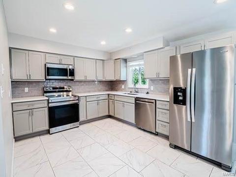 402 Raymond Dr, O'fallon, MO 63366 photo 4