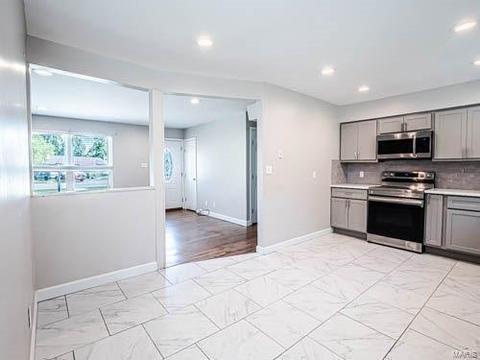402 Raymond Dr, O'fallon, MO 63366 photo 5