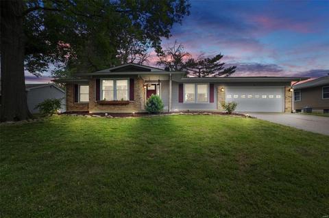 36 Grant Dr, Saint Peters, MO 63376