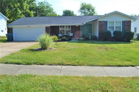 12028 Chaparral Dr, Bridgeton, MO 63044