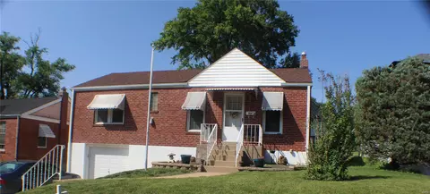 631 Ellwine Dr, Saint Louis, MO 63125