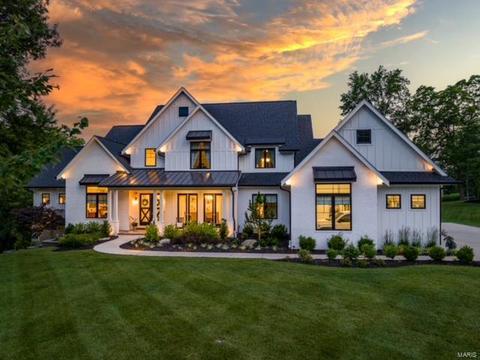 12980 Thornhill Dr, Saint Louis, MO 63131