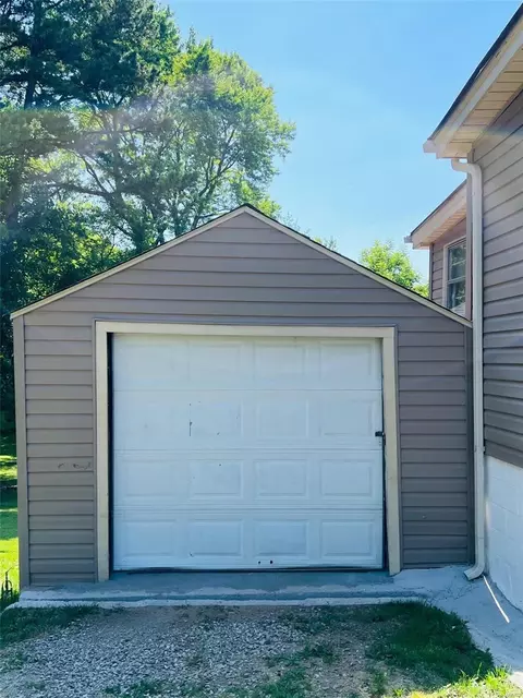 3447 Ludlow Ave, Bridgeton, MO 63044 photo 3