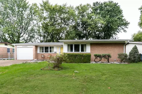 2960 N Waterford Dr, Florissant, MO 63033