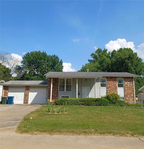 7360 Cartwheel Ln, Hazelwood, MO 63042