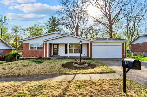 1229 Elkhart Dr, Saint Louis, MO 63135