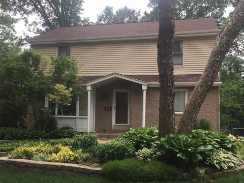 875 Glenway Dr, Saint Louis, MO 63122