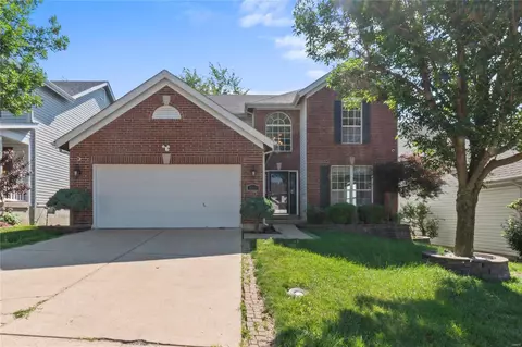 4560 Robbins Grove Dr, Florissant, MO 63034