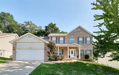 2877 Woodbridge Estates Dr, Saint Louis, MO 63129