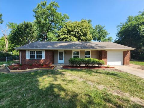 7 Hazelwood Ct, Hazelwood, MO 63042