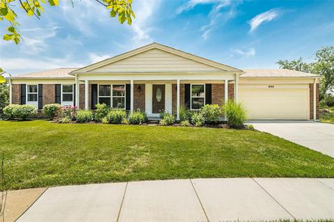 890 Rusticmanor Cir, Ballwin, MO 63011