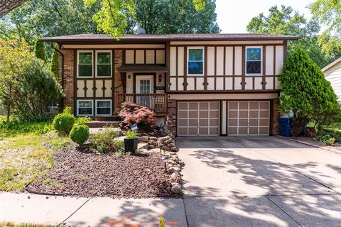 11932 Sarthe Dr, Maryland Heights, MO 63043