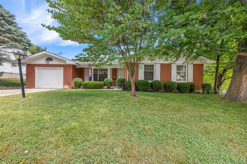820 Water St, Saint Charles, MO 63301