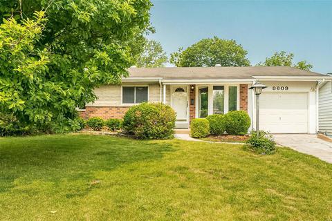 8609 Carriage Way Dr, Saint Louis, MO 63123