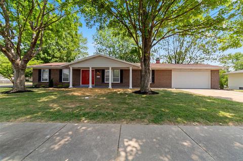 2824 Olde Greenwich Dr, Saint Charles, MO 63301